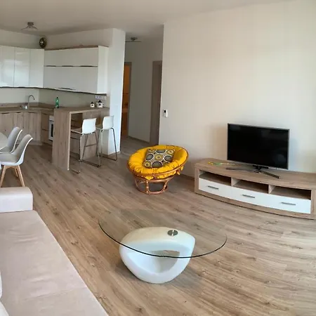 Strojarenska St. Apartament *